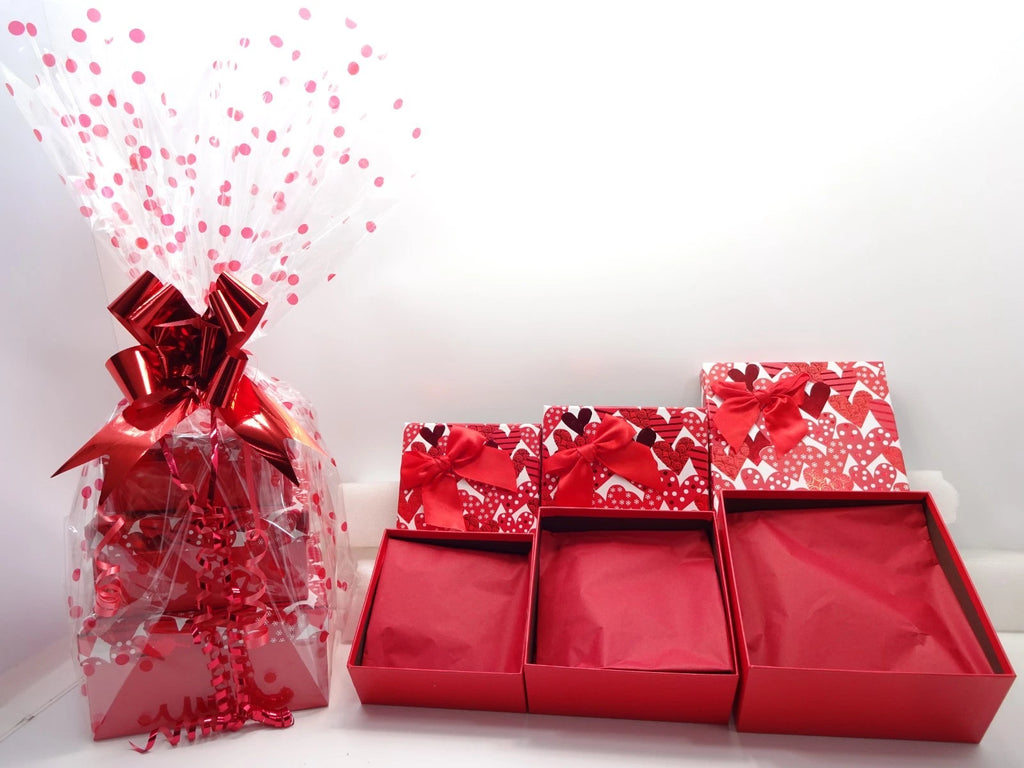 Sparkly gold jewellery box with elegant ring included as bonus gift in Max Factor luxury hamper