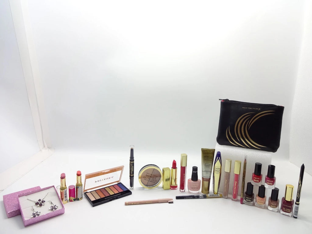 Bonus floral jewellery set in sparkly pink box included in Max Factor luxury gift hamper