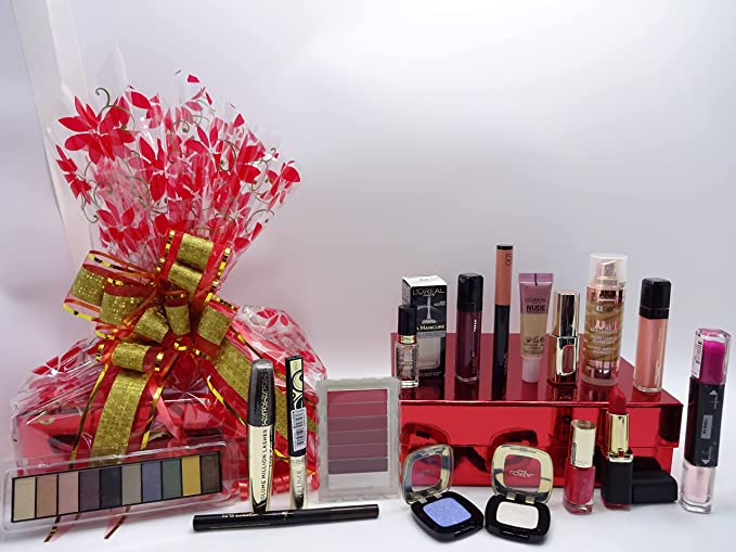 Complete L'Oreal 17-piece makeup set with the gift hamper displayed alongside the full array of products.